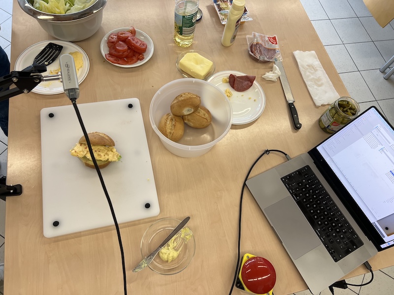 Digitale Assistenz mit Fußpedal